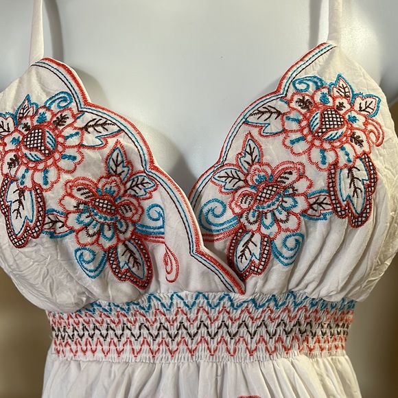 Embroidered Tank Top - Picture 3 of 14